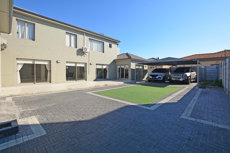 4 Bedroom Property for Sale in Parklands North Western Cape